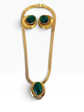 Vintage Gold Tone Emerald Green Cabochon Necklace & Clip-On Earring Set 80s Stat